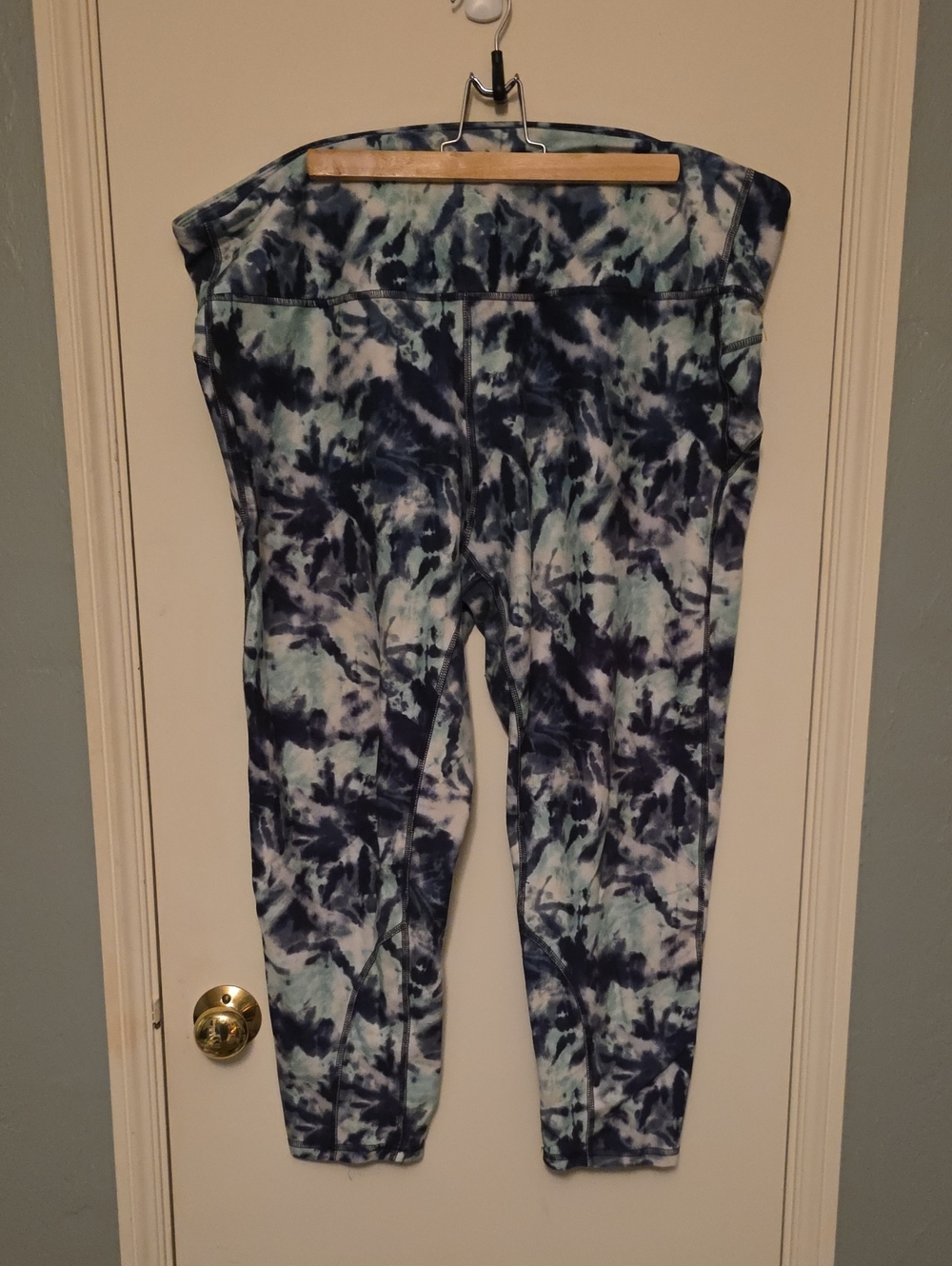 Marika Tie-Dye Leggings in Navy and Light Blue